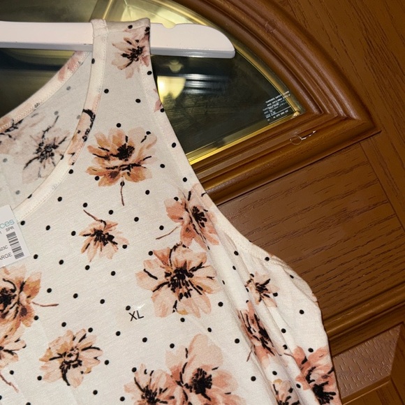 NWT! Maurices 24/7 Mara High Neck Slanted Hem Tank Top In Floral & Dot Print - Picture 6 of 15